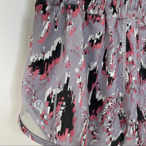 Lululemon Hotty hot short ll 2.5” floral flux grey size 4 - Picture 5 of 7